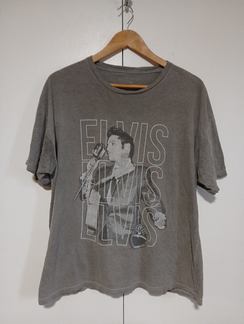 ​Official Elvis Presley Sun Records Graphic Tee Distressed Gray Large